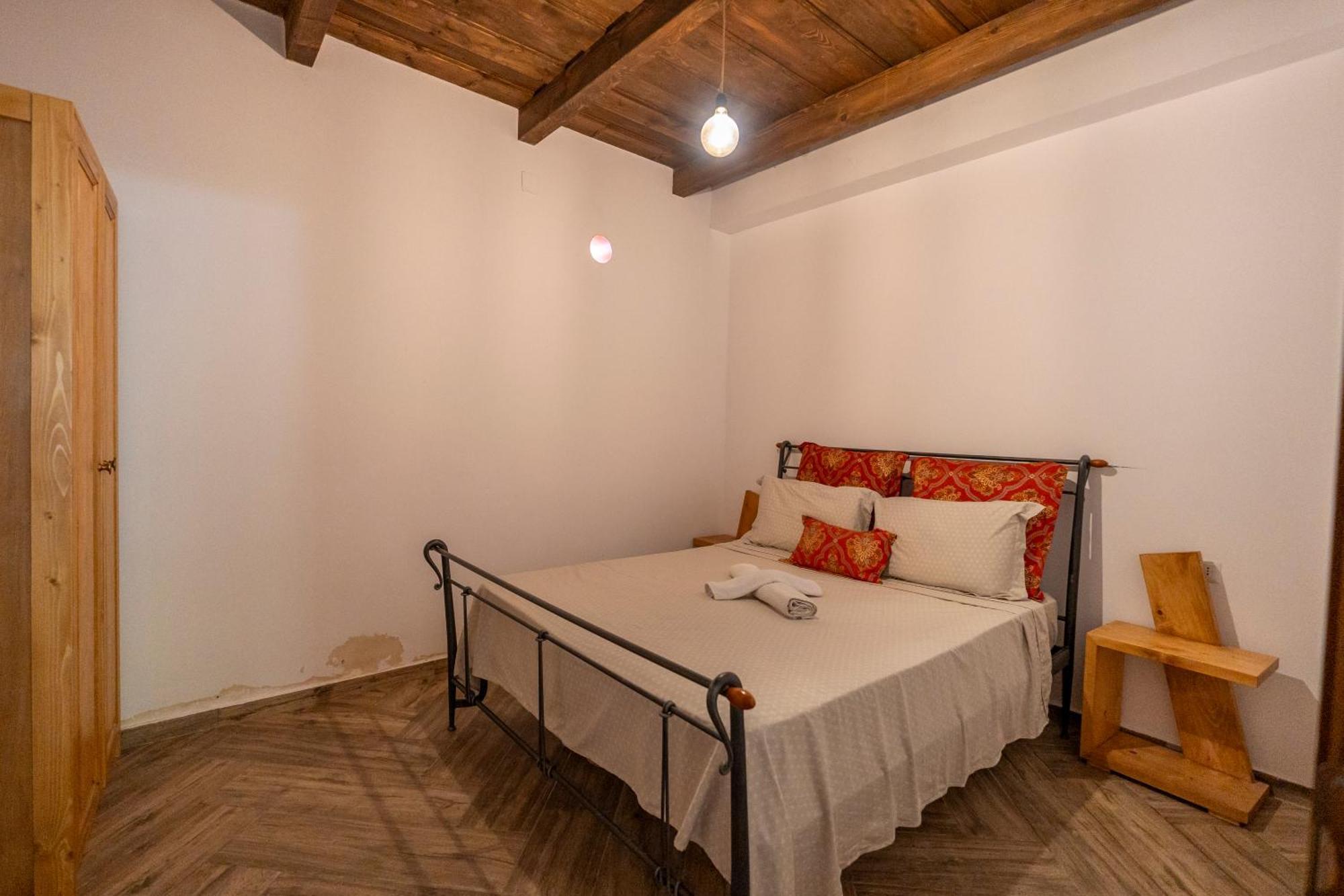 Guesthouse Veni I Gjyshit Nderlysaj Dış mekan fotoğraf