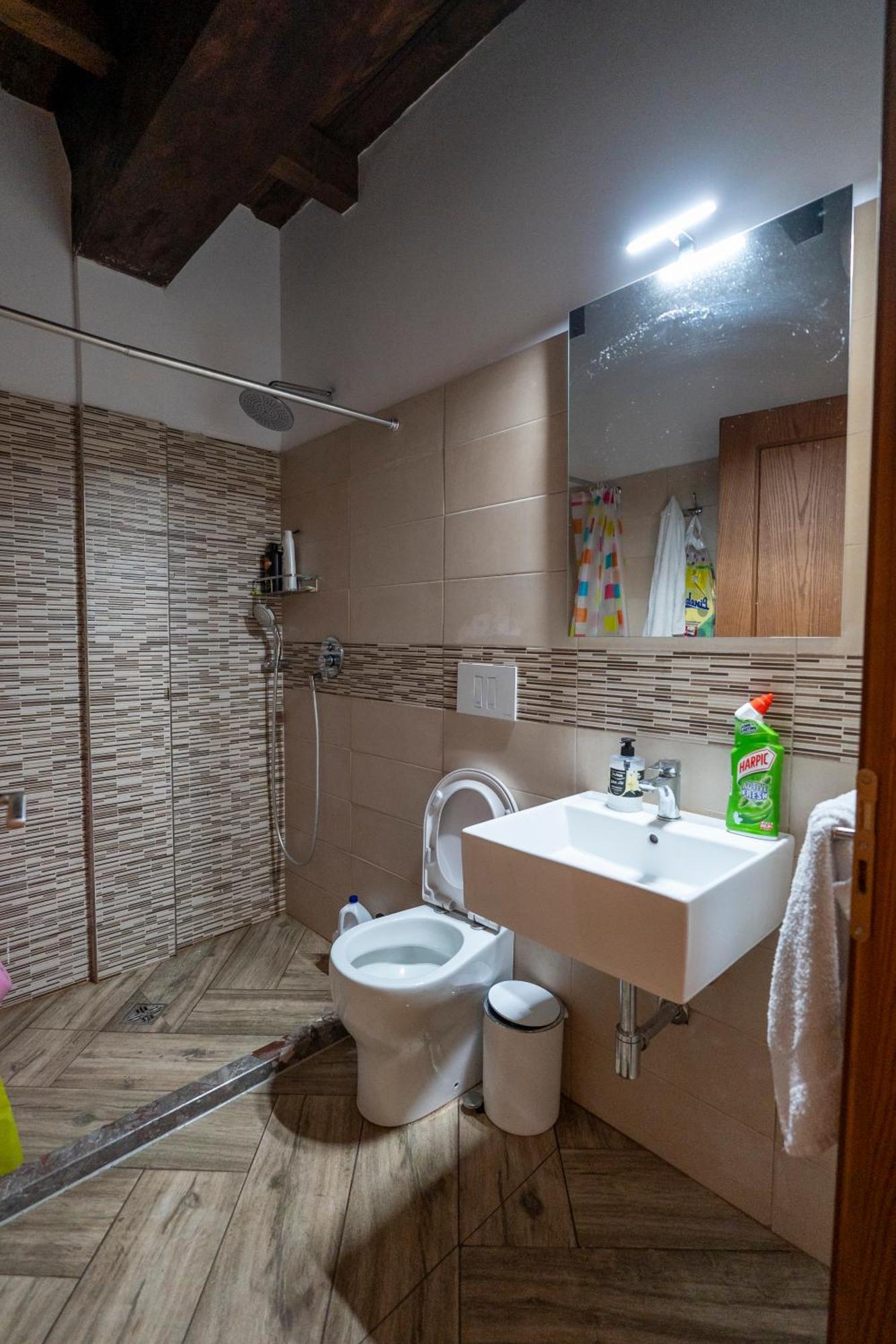 Guesthouse Veni I Gjyshit Nderlysaj Dış mekan fotoğraf