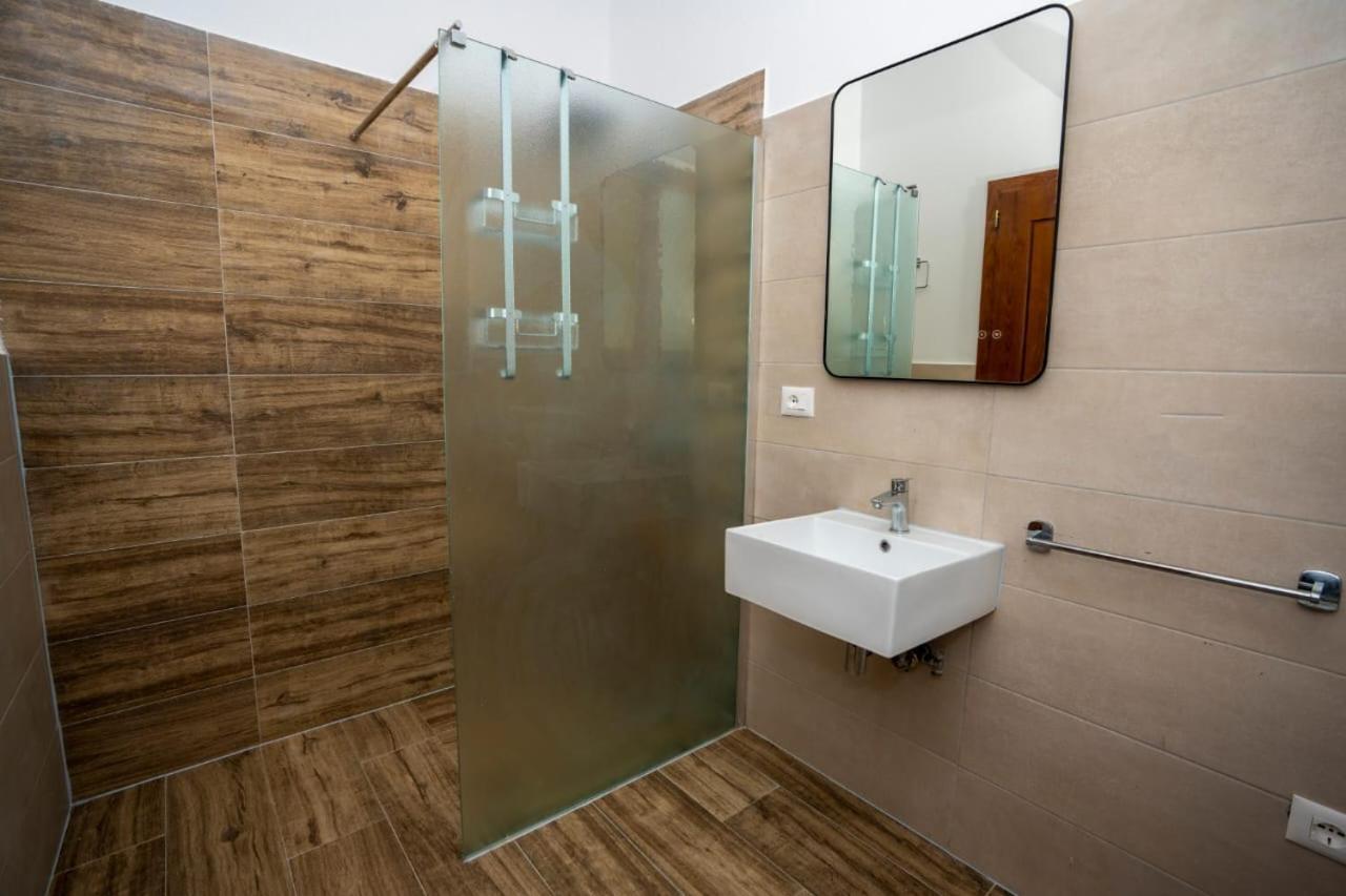 Guesthouse Veni I Gjyshit Nderlysaj Dış mekan fotoğraf